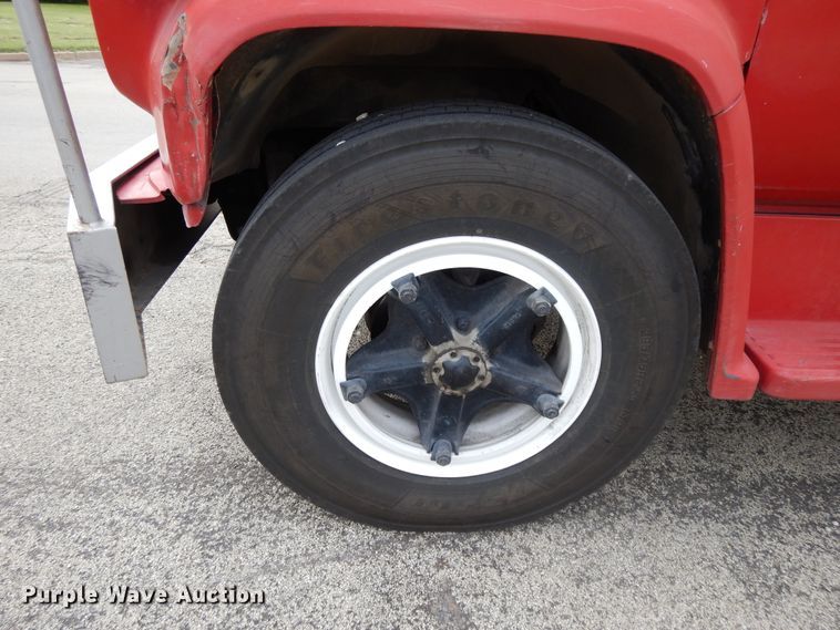 image for item DI7669 1984 GMC 7000  utility truck