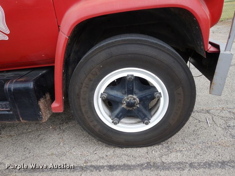 image for item DI7669 1984 GMC 7000  utility truck