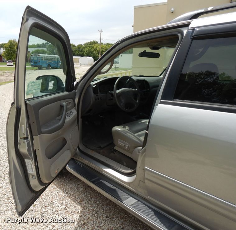 image for item DI7681 2002 Toyota Sequoia  SUV