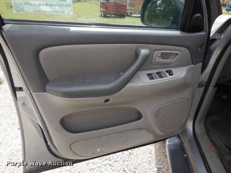 image for item DI7681 2002 Toyota Sequoia  SUV