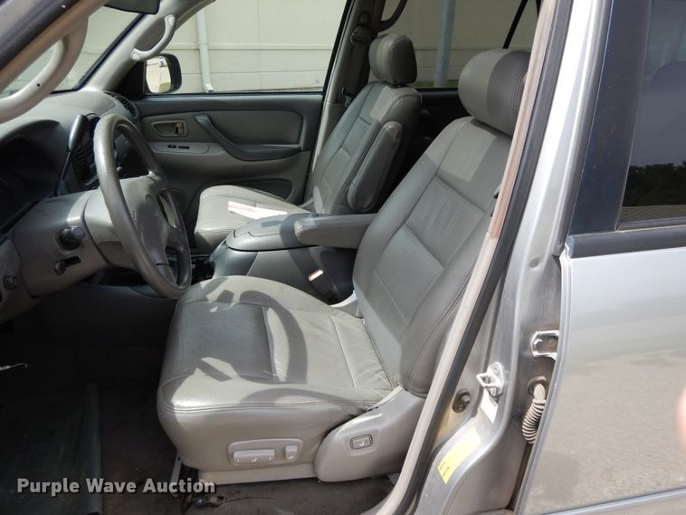 image for item DI7681 2002 Toyota Sequoia  SUV