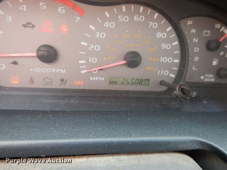 image for item DI7681 2002 Toyota Sequoia  SUV