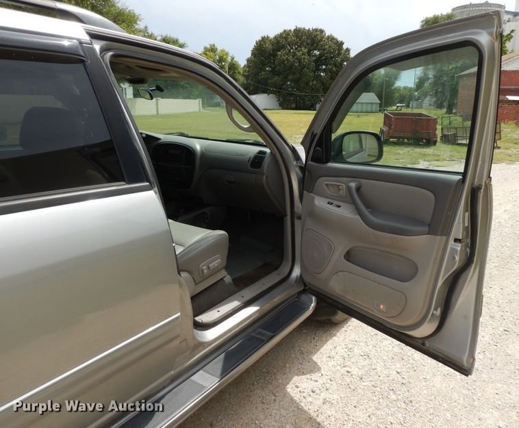 image for item DI7681 2002 Toyota Sequoia  SUV