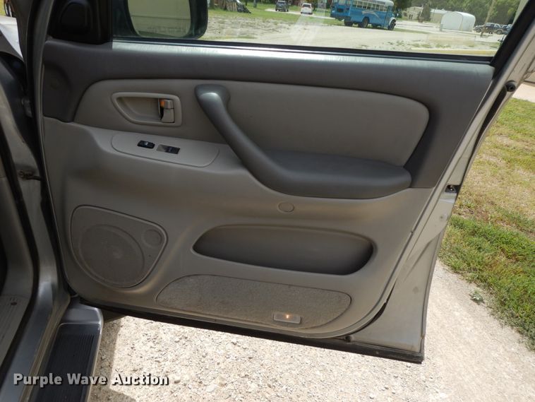 image for item DI7681 2002 Toyota Sequoia  SUV