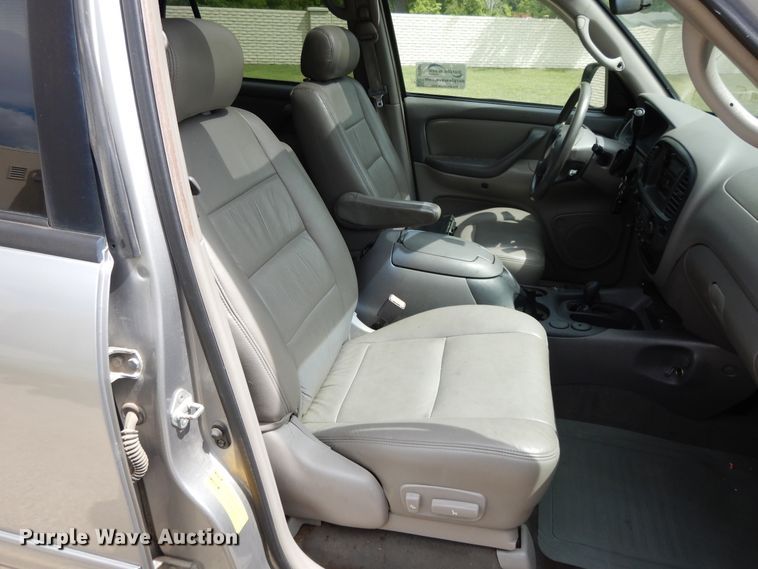 image for item DI7681 2002 Toyota Sequoia  SUV