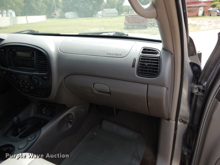 image for item DI7681 2002 Toyota Sequoia  SUV