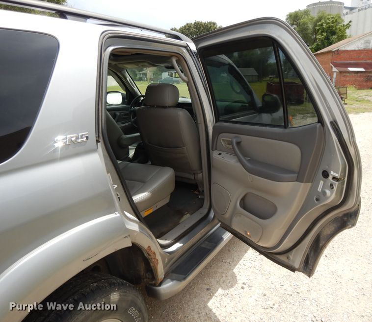 image for item DI7681 2002 Toyota Sequoia  SUV