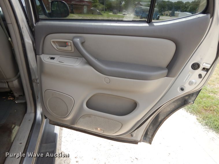 image for item DI7681 2002 Toyota Sequoia  SUV