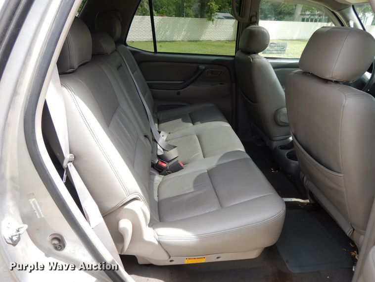 image for item DI7681 2002 Toyota Sequoia  SUV