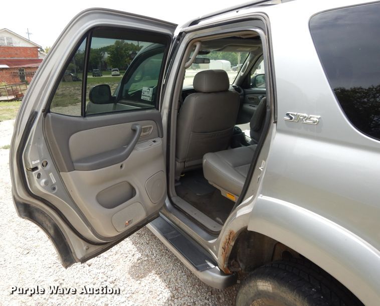 image for item DI7681 2002 Toyota Sequoia  SUV