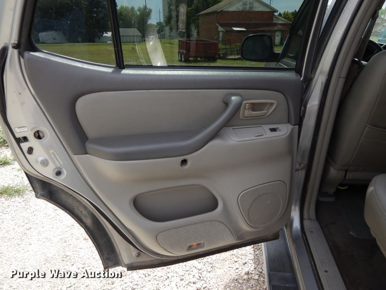 image for item DI7681 2002 Toyota Sequoia  SUV