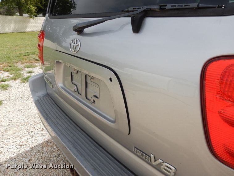 image for item DI7681 2002 Toyota Sequoia  SUV