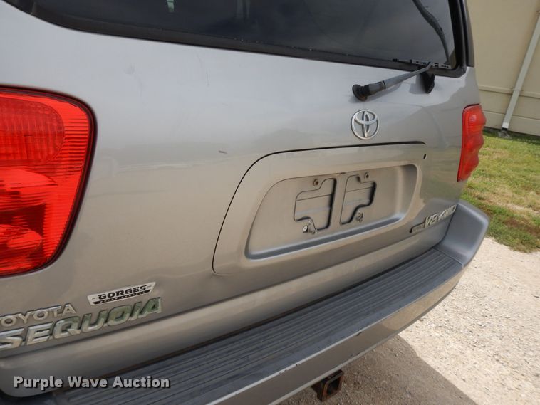 image for item DI7681 2002 Toyota Sequoia  SUV