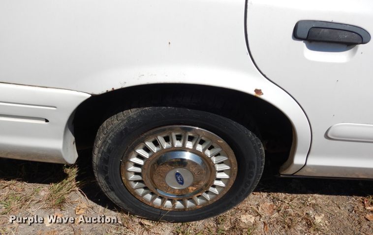 image for item DJ4411 2000 Ford Crown Victoria Police Interceptor