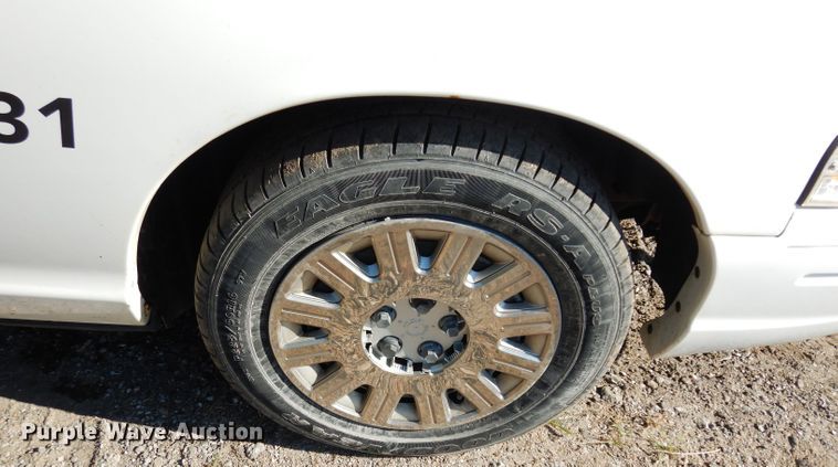 image for item DJ4431 2005 Ford Crown Victoria Police Interceptor