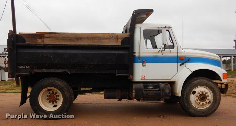 image for item DJ4483 1991 International 4700  dump truck