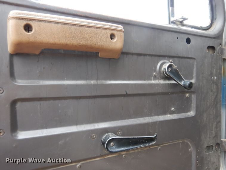 image for item DJ4483 1991 International 4700  dump truck