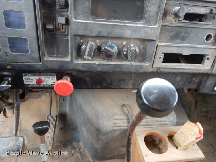 image for item DJ4483 1991 International 4700  dump truck