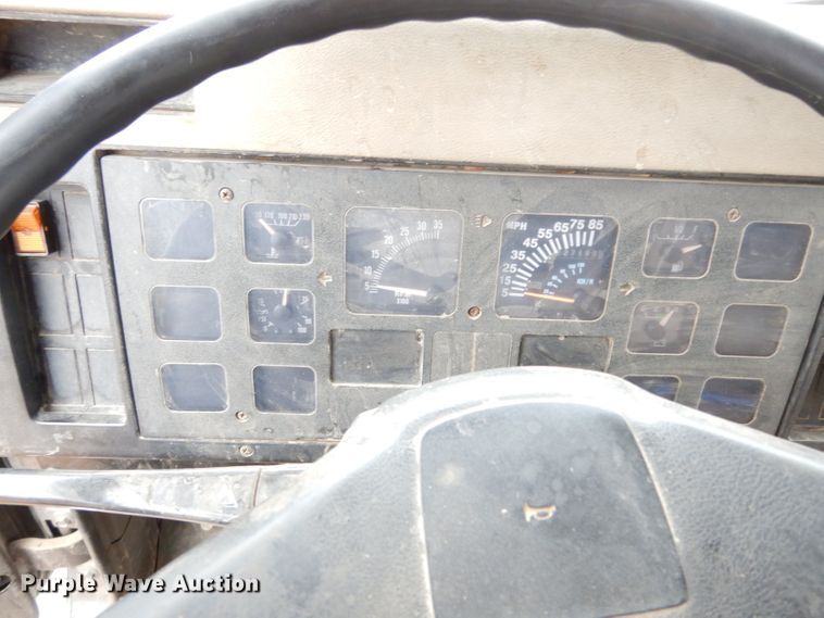 image for item DJ4483 1991 International 4700  dump truck