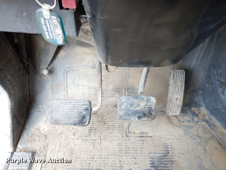 image for item DJ4483 1991 International 4700  dump truck