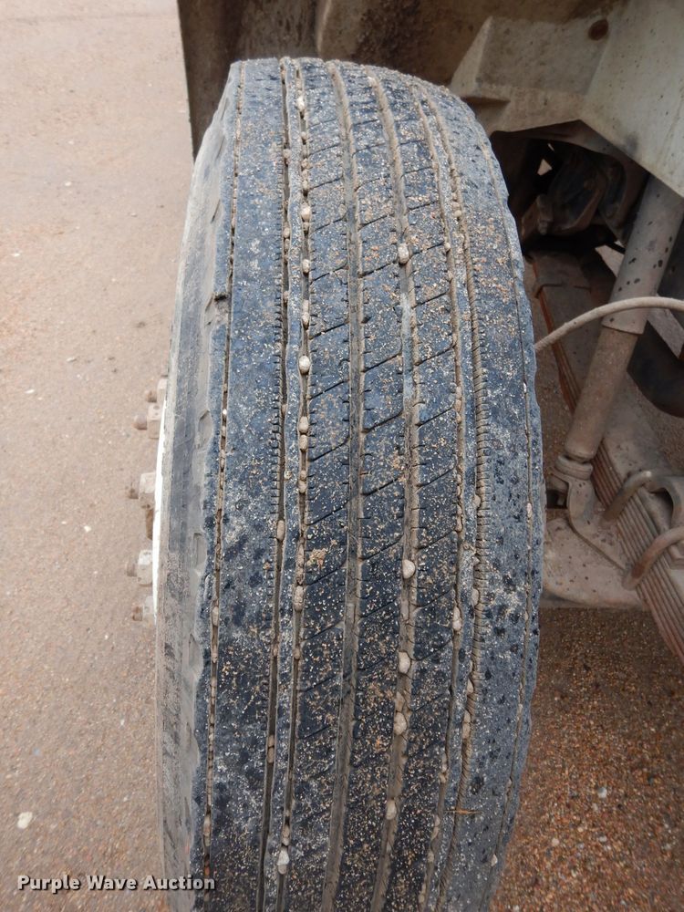 image for item DJ4483 1991 International 4700  dump truck