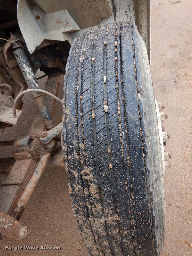 image for item DJ4483 1991 International 4700  dump truck