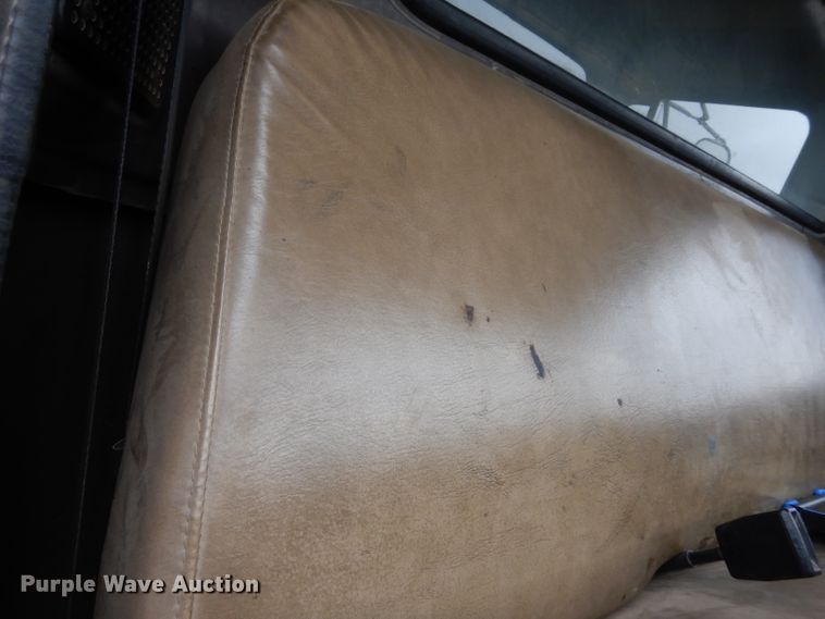 image for item DJ4483 1991 International 4700  dump truck