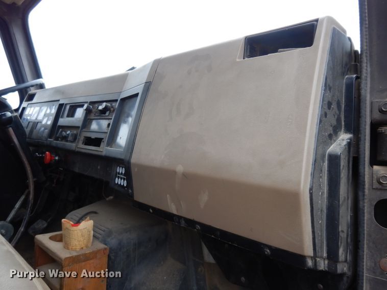 image for item DJ4483 1991 International 4700  dump truck