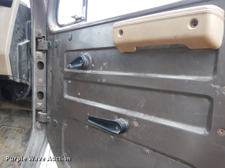 image for item DJ4483 1991 International 4700  dump truck