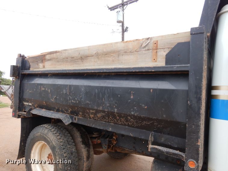 image for item DJ4483 1991 International 4700  dump truck