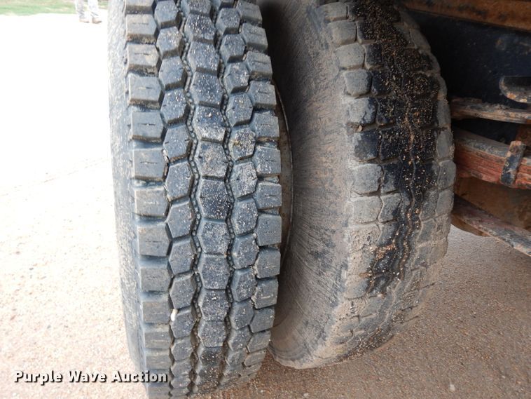 image for item DJ4483 1991 International 4700  dump truck