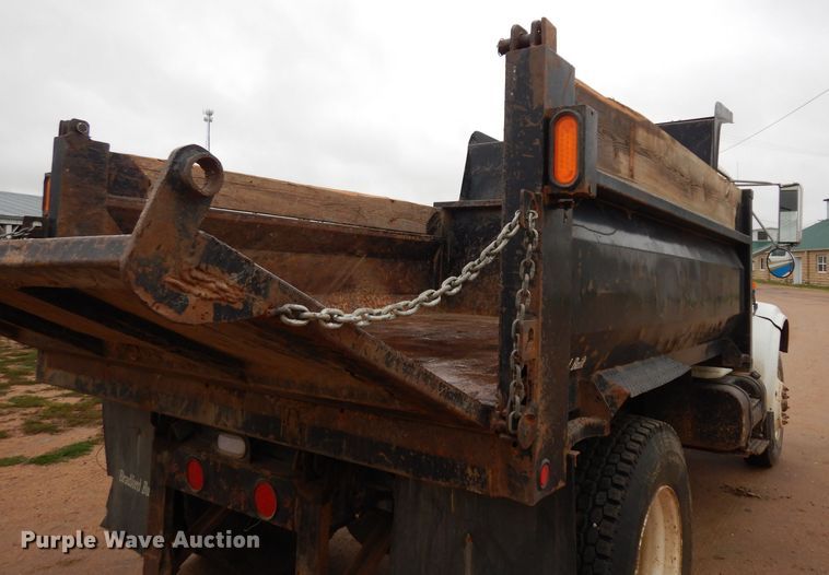 image for item DJ4483 1991 International 4700  dump truck