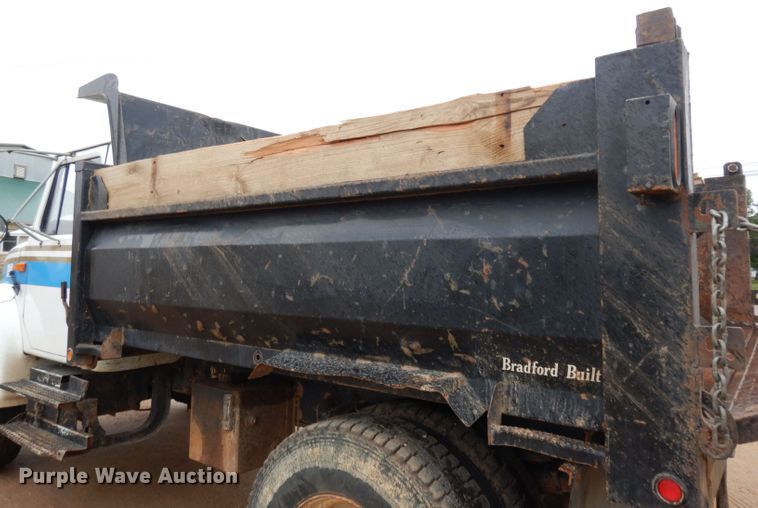 image for item DJ4483 1991 International 4700  dump truck