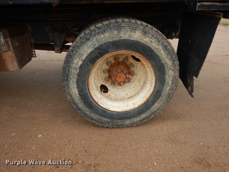 image for item DJ4483 1991 International 4700  dump truck