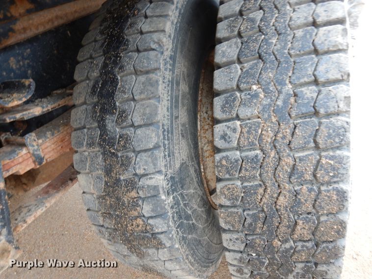 image for item DJ4483 1991 International 4700  dump truck