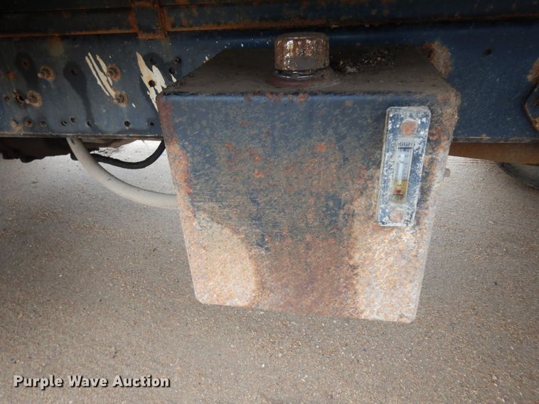 image for item DJ4483 1991 International 4700  dump truck