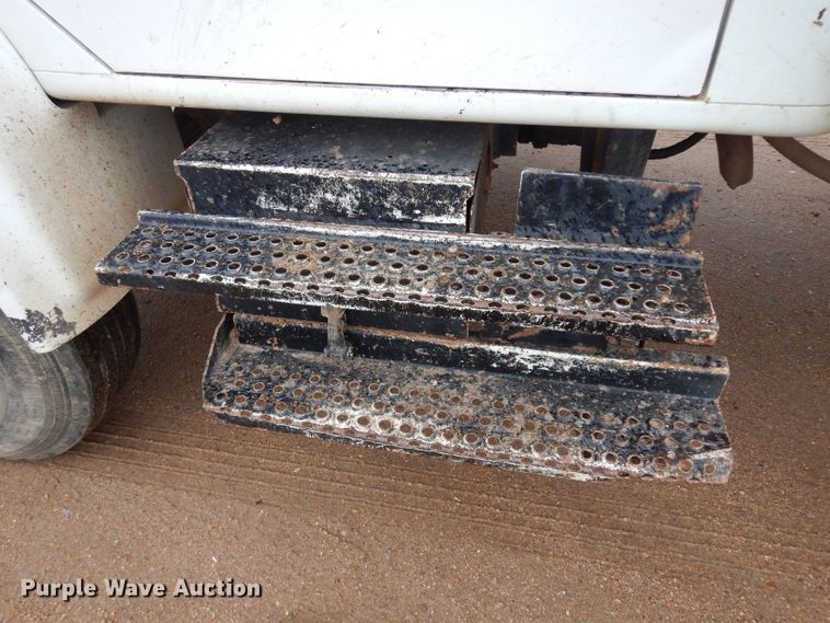 image for item DJ4483 1991 International 4700  dump truck