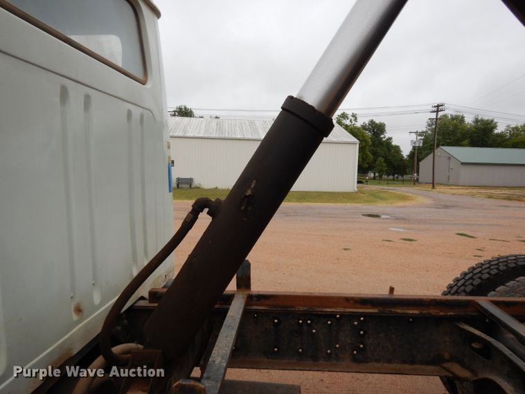 image for item DJ4483 1991 International 4700  dump truck