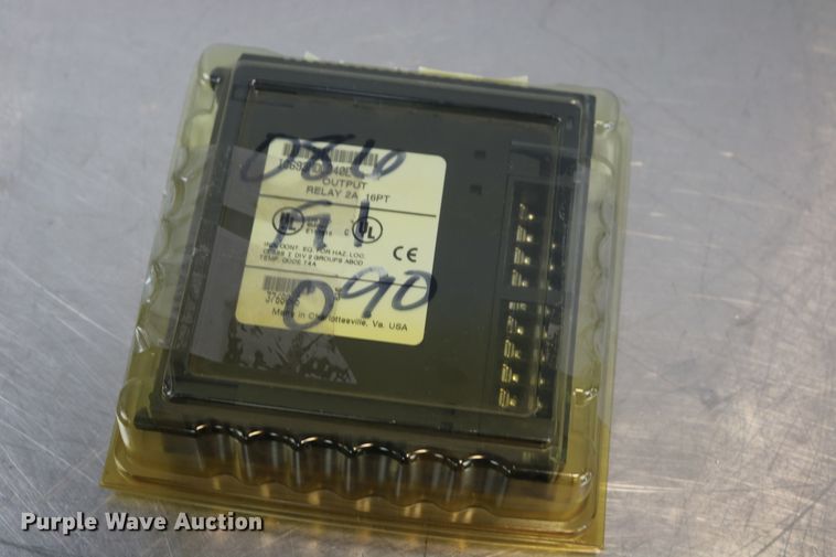 image for item EP9695 GE Fanuc IC693MDL940E 2 amp relay output module