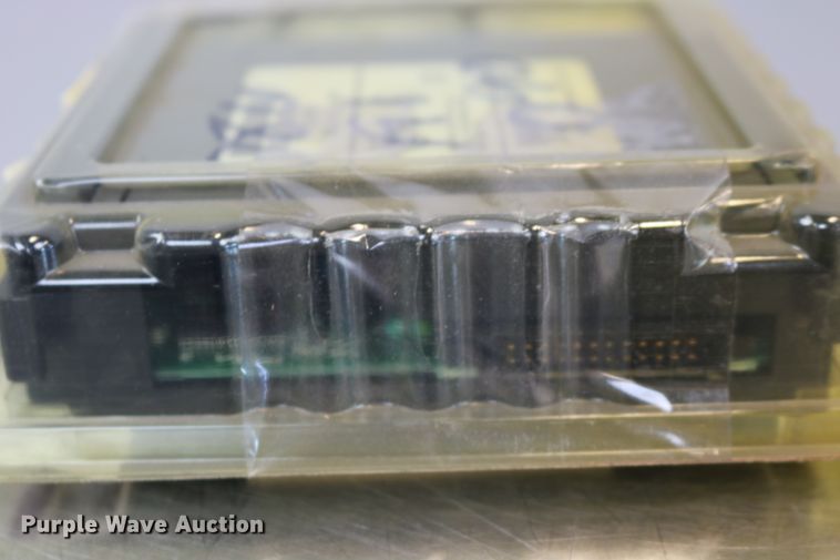 image for item EP9695 GE Fanuc IC693MDL940E 2 amp relay output module