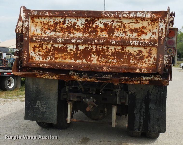 image for item FN9453 1986 International S1700  dump truck