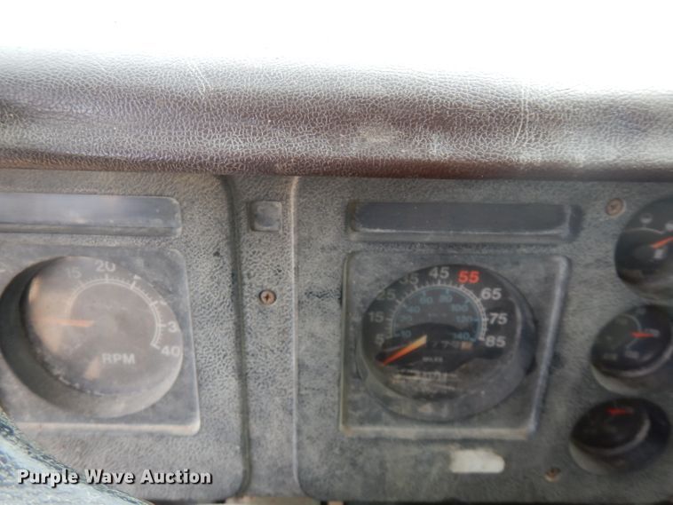 image for item FN9453 1986 International S1700  dump truck