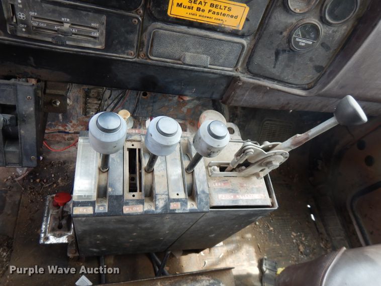 image for item FN9453 1986 International S1700  dump truck