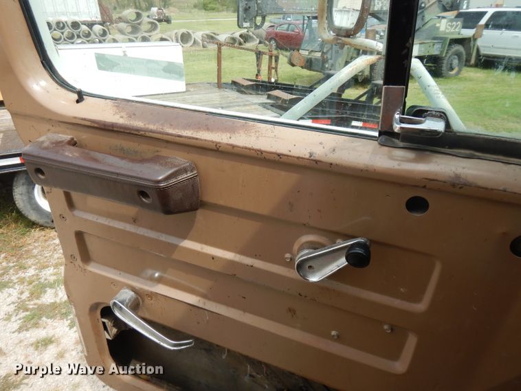 image for item FN9453 1986 International S1700  dump truck