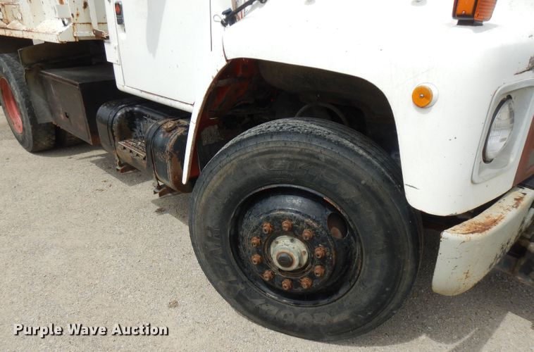 image for item FN9453 1986 International S1700  dump truck