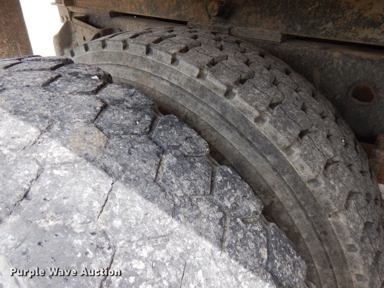 image for item FN9453 1986 International S1700  dump truck