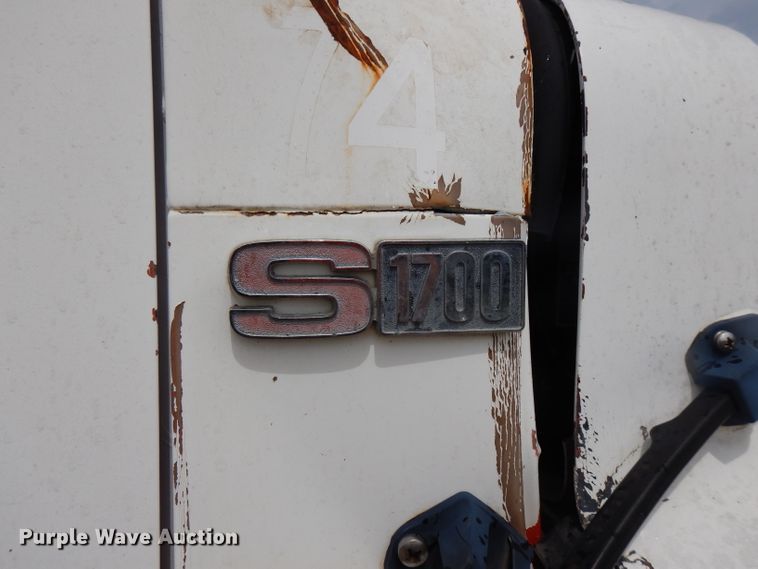 image for item FN9453 1986 International S1700  dump truck