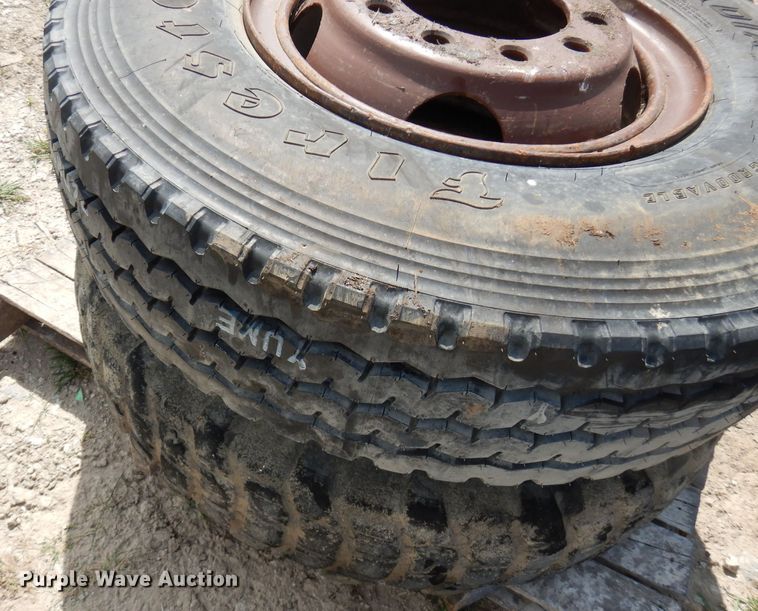 image for item FN9458 Approximately 12 tires and wheels