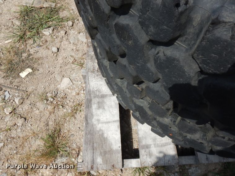 image for item FN9458 Approximately 12 tires and wheels