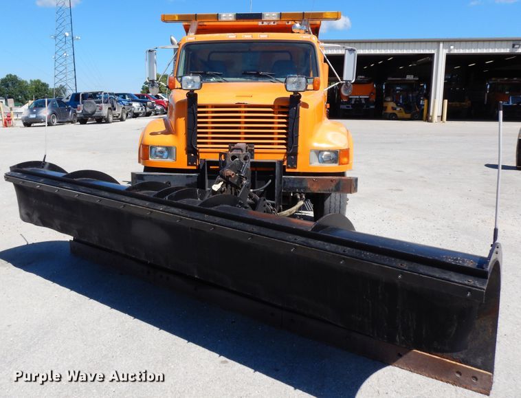 image for item FR9750 2001 International 4900  dump truck